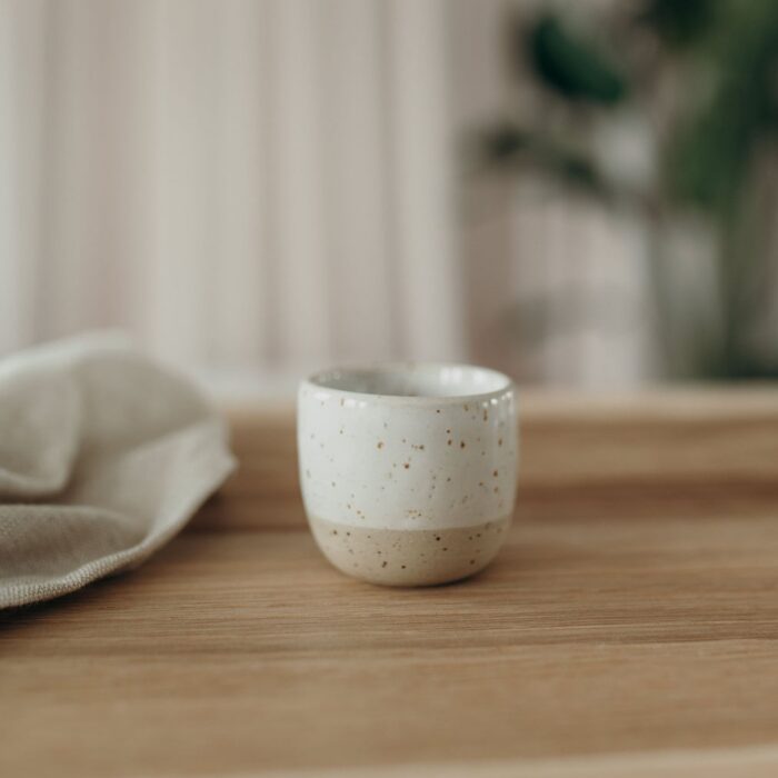 espressobecher-steingut-besondere-espressotassen-getoepferte-espressotassen